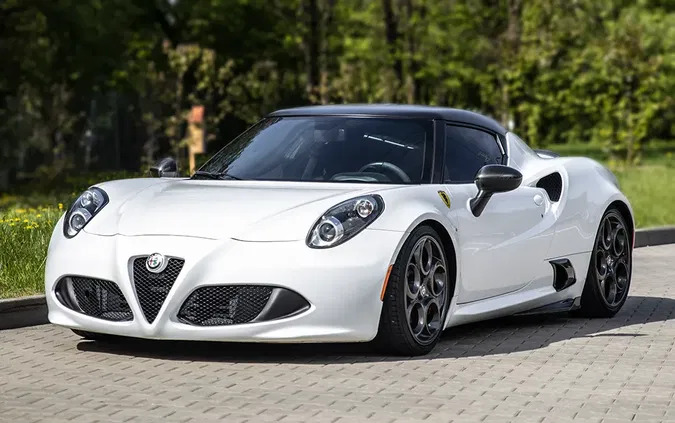 pomorskie Alfa Romeo 4C cena 398000 przebieg: 20000, rok produkcji 2017 z Łódź